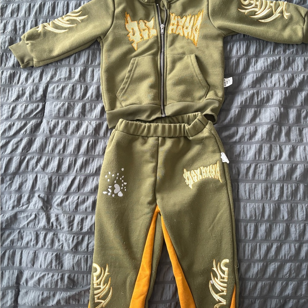 SHEIN Kids Matching Set in Olive and Orange